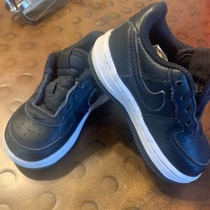 Nike Toddler Kids black size 5 Gym shoes Tennis sneakers